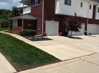 6989 Boulder Pointe Dr, Washington, MI 48094
