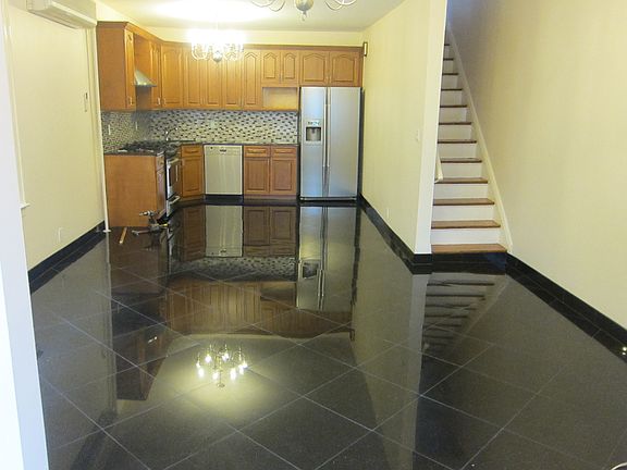 3rd image of 2565 34th St #1