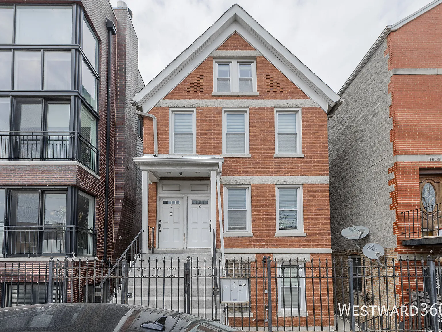 Spacious 2BR/1.5BA in Wicker Park Modern Upgrades & Prime Location! — Photo 1