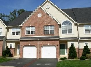 8 Forest Gate Ln, Wilmington, DE 19810