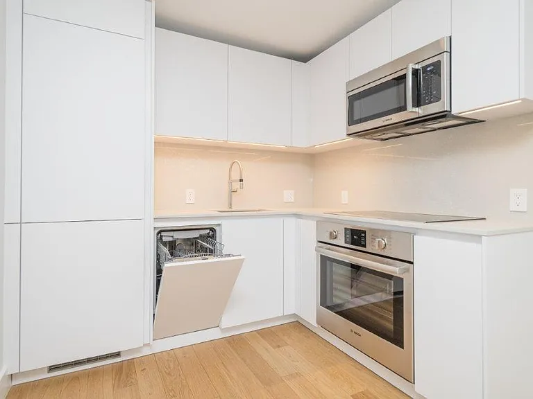 334 Harvard St #J6 — Photo 2