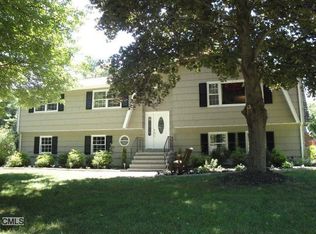 26 Kitcher Ct, Trumbull, CT 06611