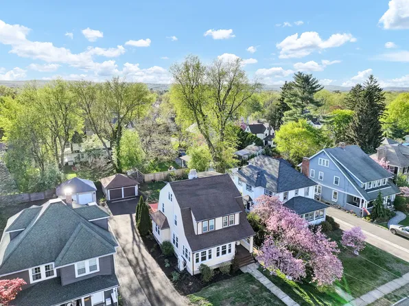 67 Quaker Lane North, West Hartford, CT 06119