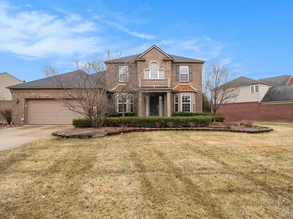 49053 Freestone Dr, Northville, MI 48168