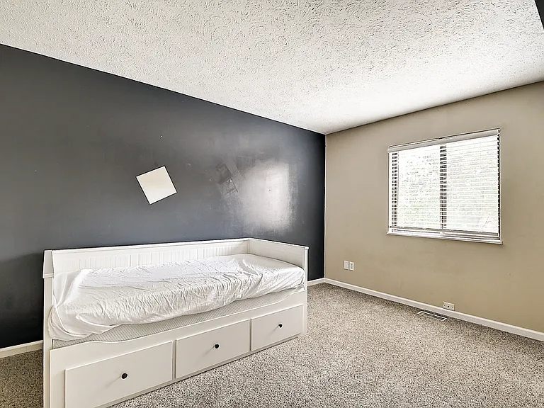 311 E Saint Clair St — Photo 20
