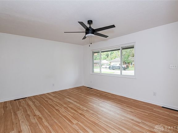 5th image of 161 Belair Cir