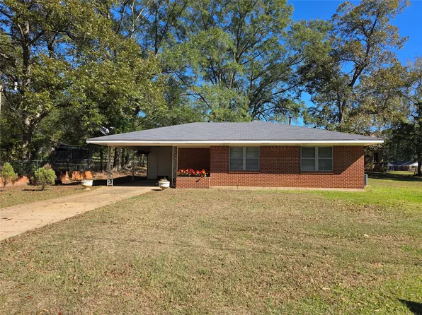103 N Magnolia St, Plain Dealing, LA 71064
