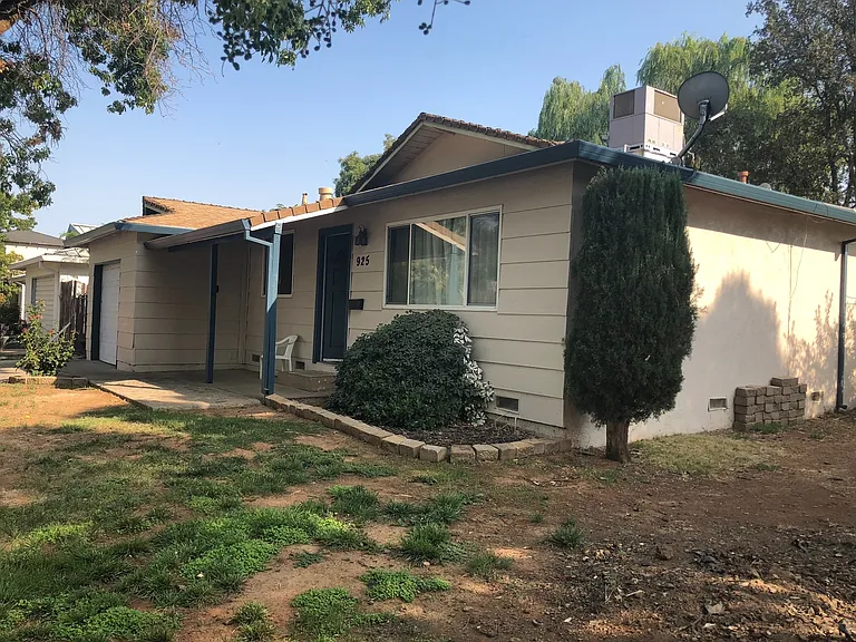 925 Hasvold Dr — Photo 2