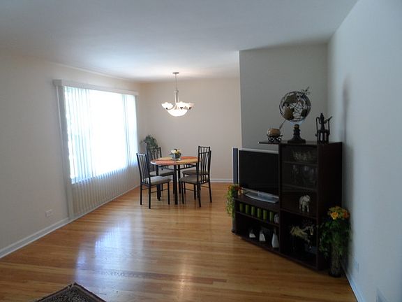 4th image of 8545 N Monticello Ave