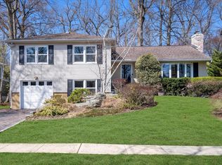 37 Morewood Oaks, Port Washington, NY 11050