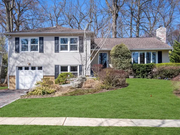 37 Morewood Oaks, Port Washington, NY 11050