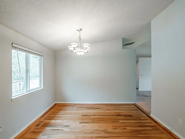 831 NW Teak Loop — Photo 19