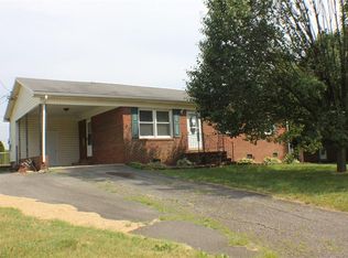 207 Holly Ave, Mount Airy, NC 27030