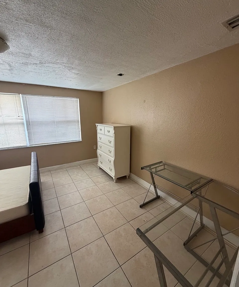 1 bed, 2405 sqft, $800 — Photo 3
