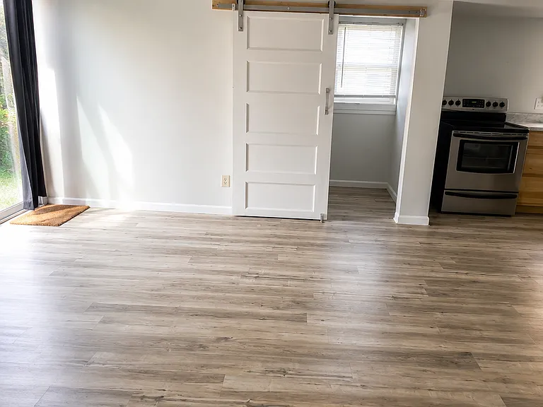 1006 Briarfield Rd — Photo 2