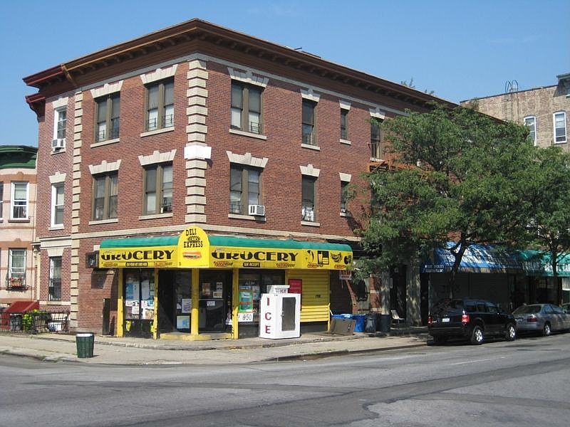 1st image of 421 Bainbridge St #4