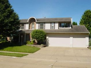 4332 Stone Haven Dr, Bettendorf, IA