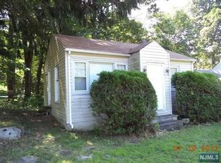 136 Papscoe Rd, Hewitt, NJ 07421