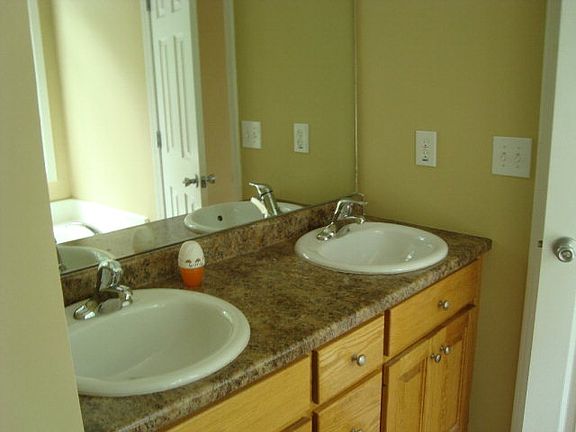 5th image of 261 Luke St SW