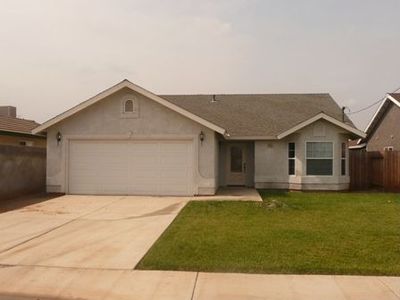 835 5th St, Orange Cove, CA, 93646