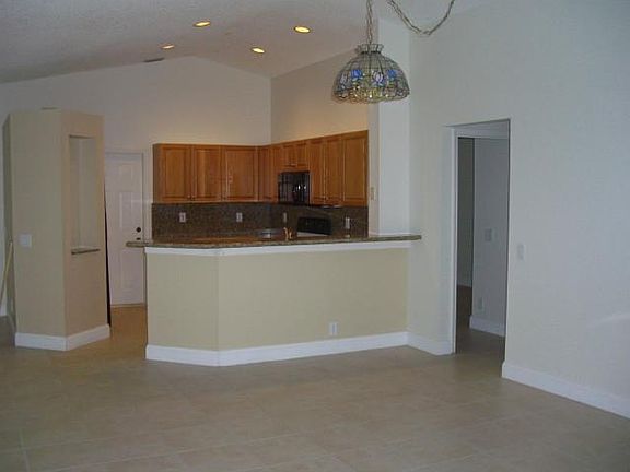 4th image of 1537 Salerno Cir