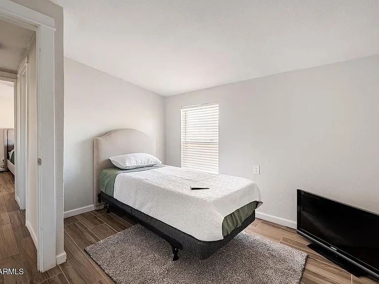 1514 E Fillmore St — Photo 22