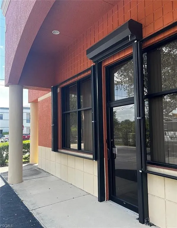 1 bed, 1.0 bath, 1897 sqft, $2,600 — Photo 2