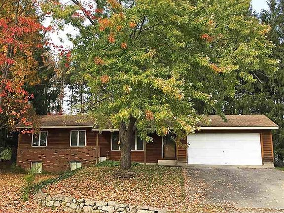 3rd image of 1210 N Carriage Hill Dr