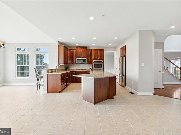 2nd image of 1431 Ramblewood Dr