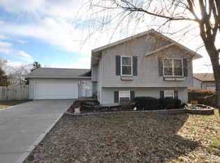 7 Woodland Ridge Ct, Saint Peters, MO 63376
