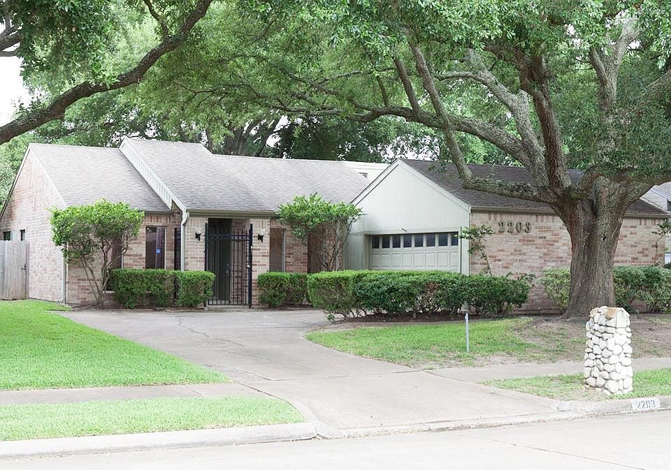 1st image of 2203 Gray Falls Dr