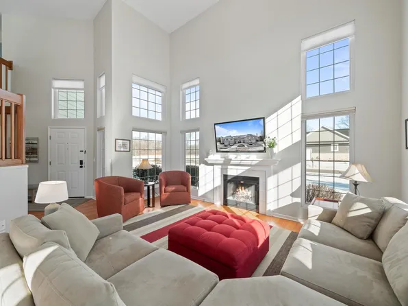 1853 Woodland CIRCLE #12-01, Lake Geneva, WI 53147