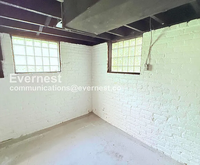 5236 S Clarendon St — Photo 24