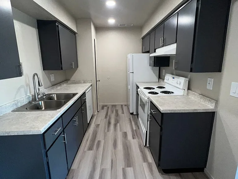 Tanglewood Apartments — Photo 6
