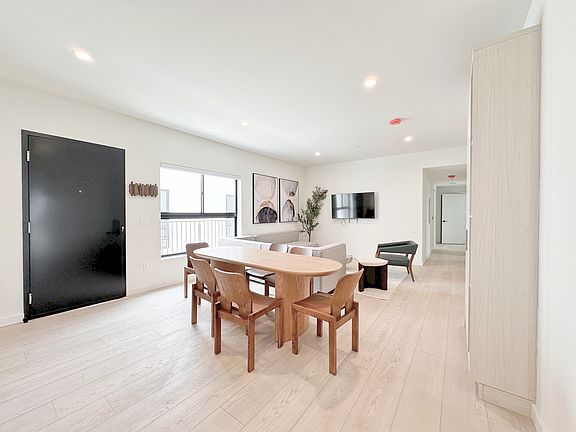 4th image of 5817 Lexington Ave #401RM2