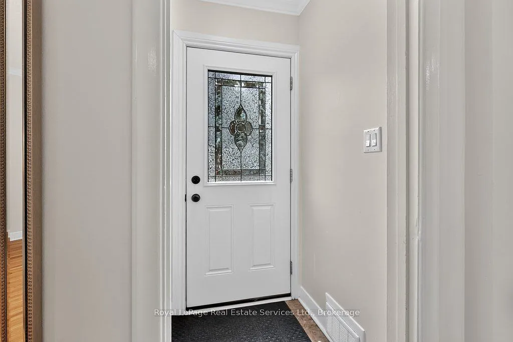 3 bed, $3,300 — Photo 4