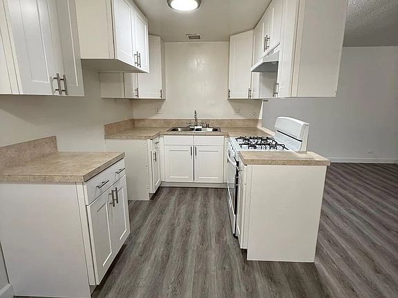 4th image of 13400 Cordary Ave APT 28