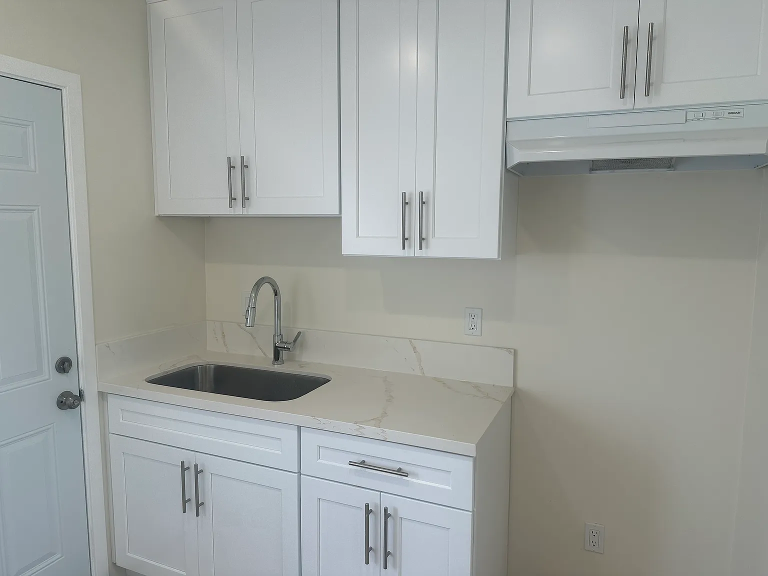 730 Salem St — Photo 4