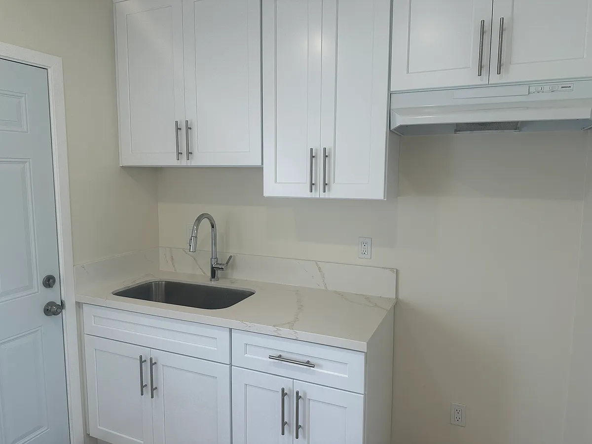 Building Photo - 720 Salem St #216