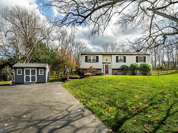 44 Glenview Dr, Glenmoore, PA 19343