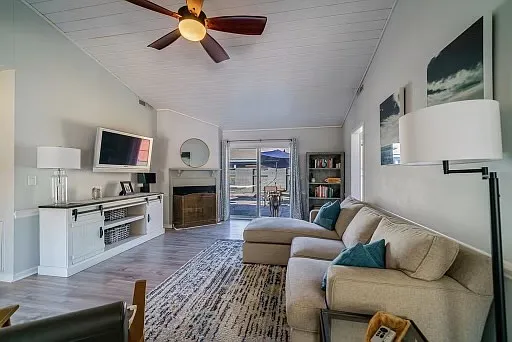 2 bed, 1219 sqft, $3,000 — Photo 4