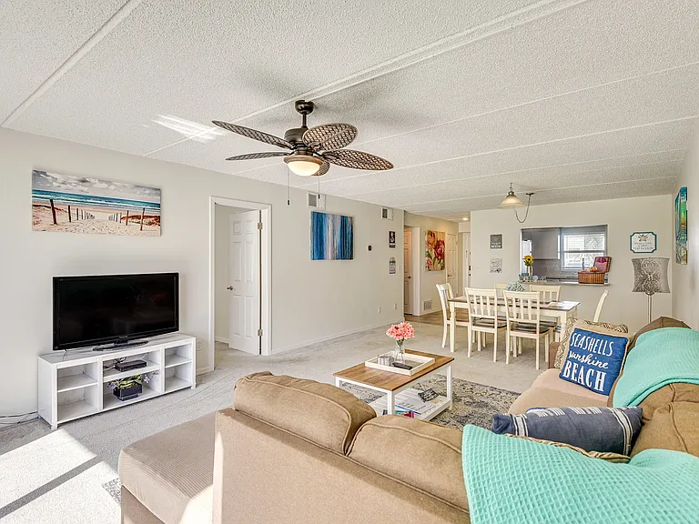 Living room & dinning room
