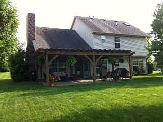 Oversized patio w/pergola