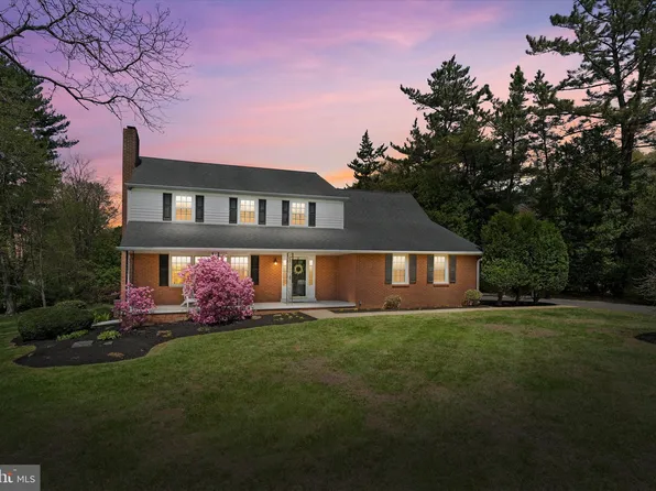 16 Winterbury Cir, Wilmington, DE 19808