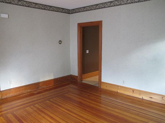 5th image of 150 Beachmont Ave