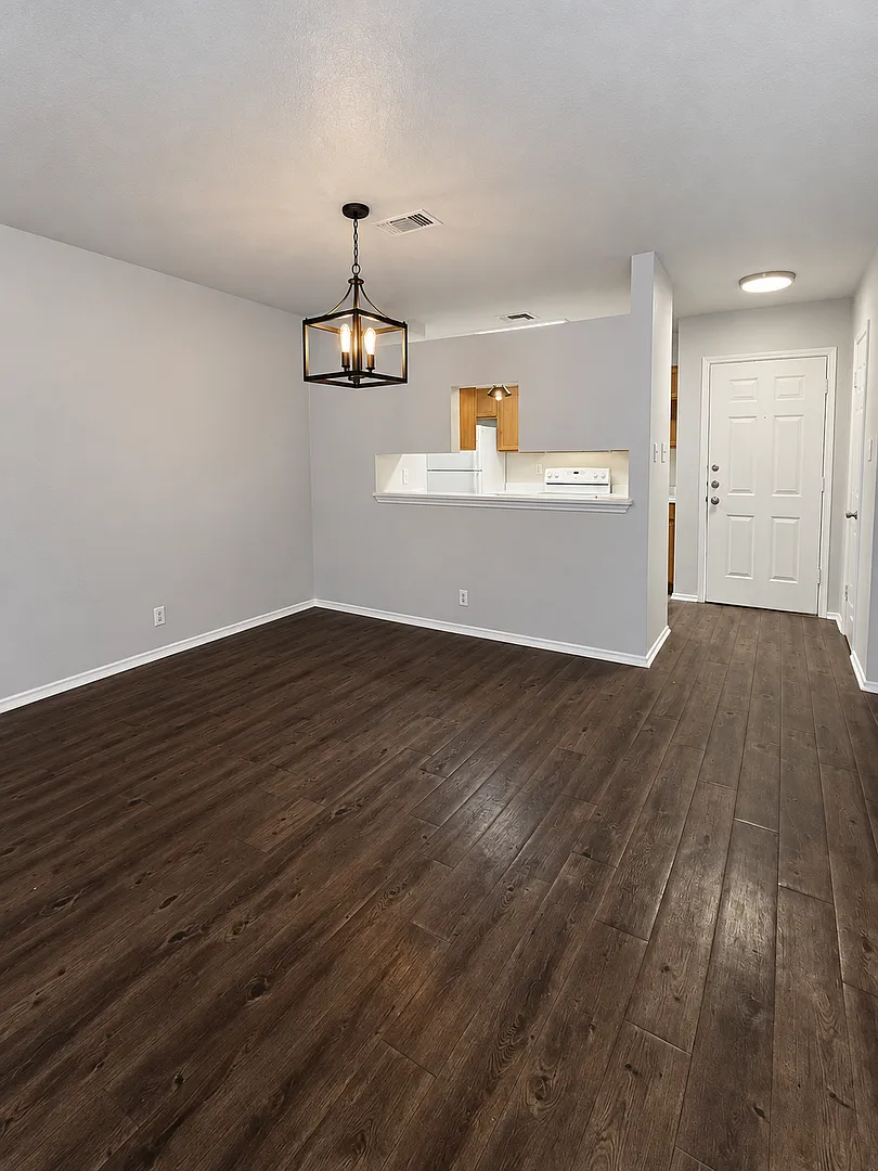 2-Bed Apartment in the Heart of Universal City — Photo 1