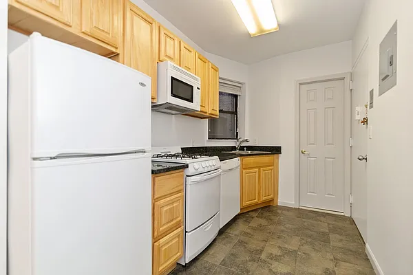 Rented by REAL New York | media 19