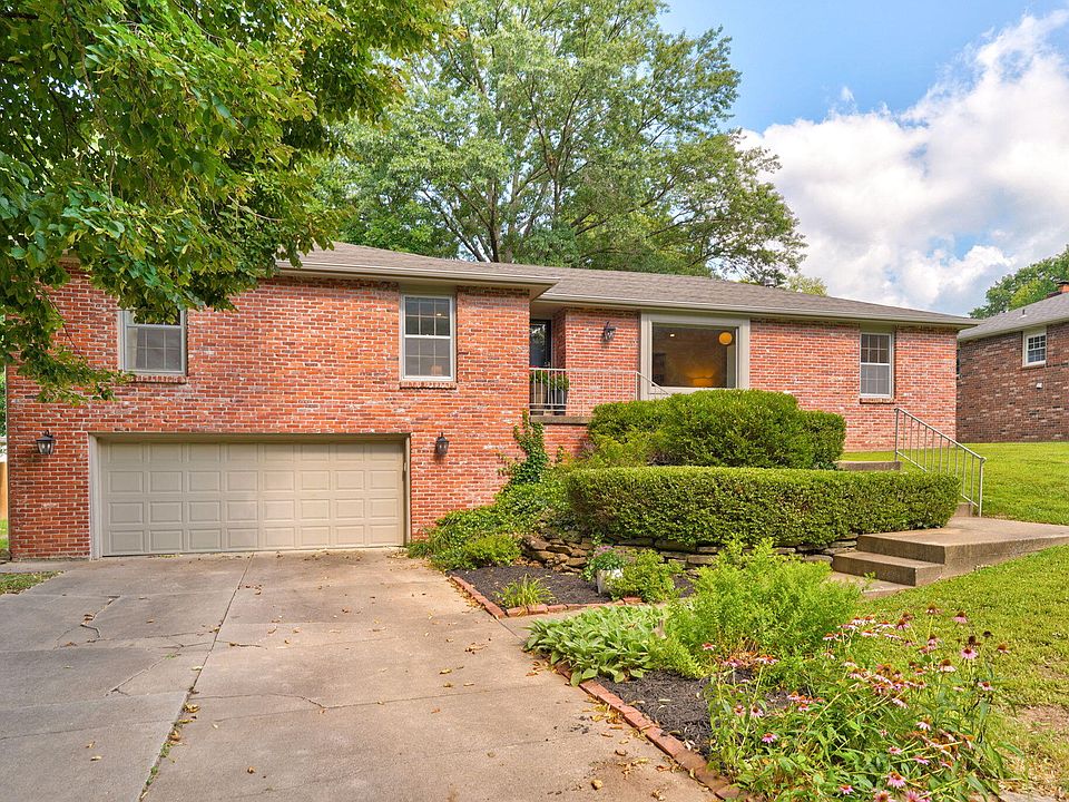 1st image of 2904 S Brentmoor Avenue