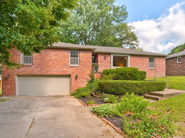 2904 S Brentmoor Avenue, Springfield, MO 65804