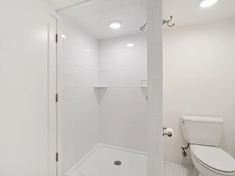 2203 Nob Hill Ave N #1 — Photo 9